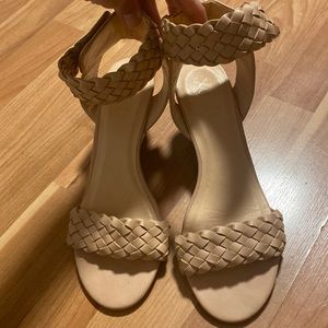 Womans like new XOXO heeled sandals